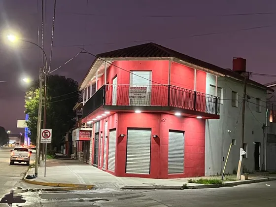 Amplia Esquina Con Dos Locales Y Departamento Sobre Avenida Diagonal San Martin En Necochea