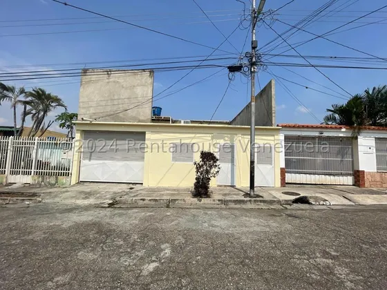 Venta Hermosa Casa De Dos Plantas Ubicadas En Urbanización Cerrada Las Mercedes Cabudare Rah Ve