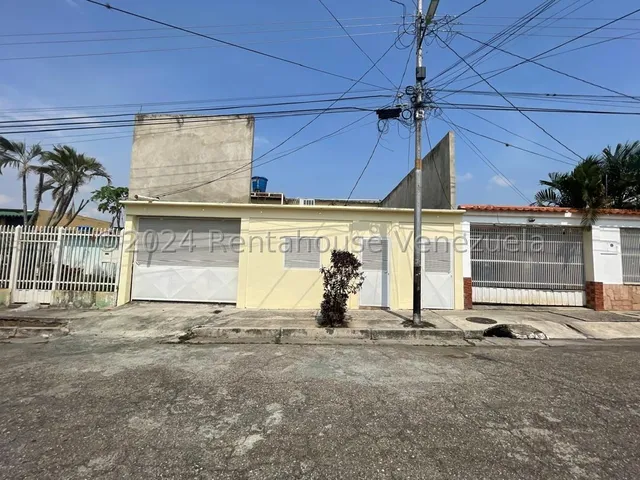 Venta Hermosa Casa De Dos Plantas Ubicadas En Urbanización Cerrada Las Mercedes Cabudare Rah Ve