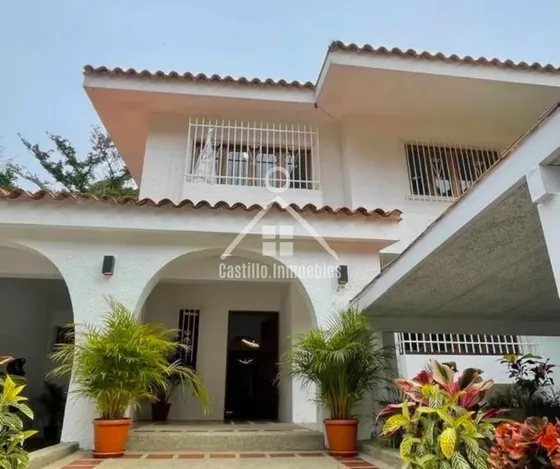 Venta Casa En Prados Del Este Remodelada