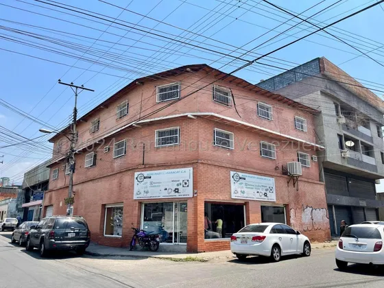 Oficina Local Comercial En Alquiler Facil Acceso Zona Centro De Maracay Excelente Precio Estef 24-22954