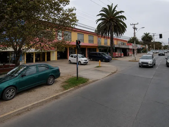 Excelente Oportunidad De Arriendo, Local Comercial De D
