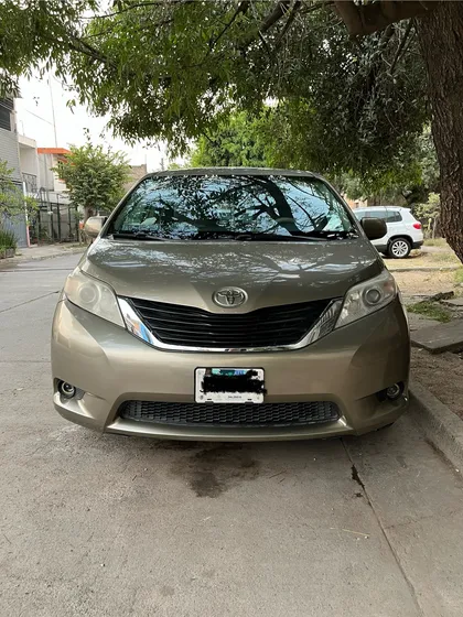 Toyota Sienna 3.5 Le V6/ At