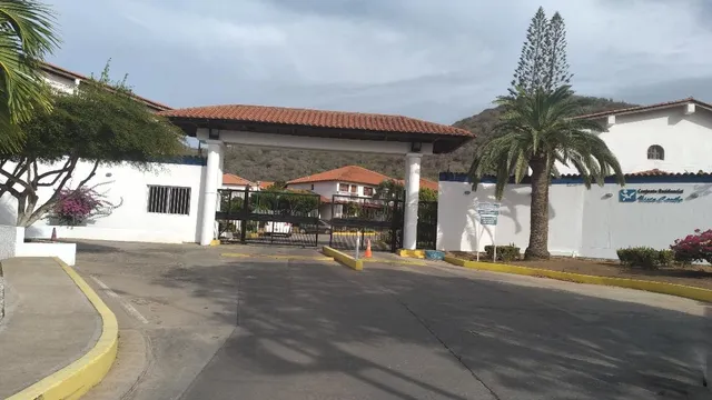 Casa Ubicada En Conjunto Residencial Vista Caribe Municipio Maneiro Ic-00447