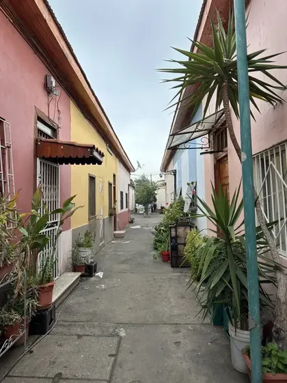 Casa En Venta En Pasaje Cerrado A 5 Minutos Metro Hospitales