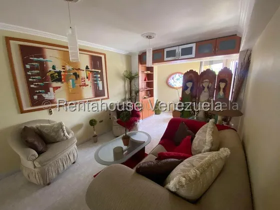 Lm Apartamento En Alquiler En Playa Grande Cod 25-24470 Yg