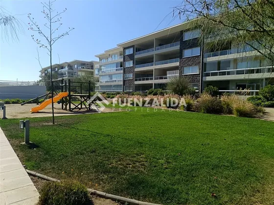 Departamento En Venta De 4 Dorm. En Buín