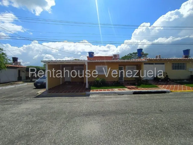 Rafael Carrasquel Trae Para Ti Esta Hermosa Y Amplia Casa En Venta Totalmente Remodelada En Urbanismo Privado De Cabudare El Valle La Montañita Cabudare Lara, 