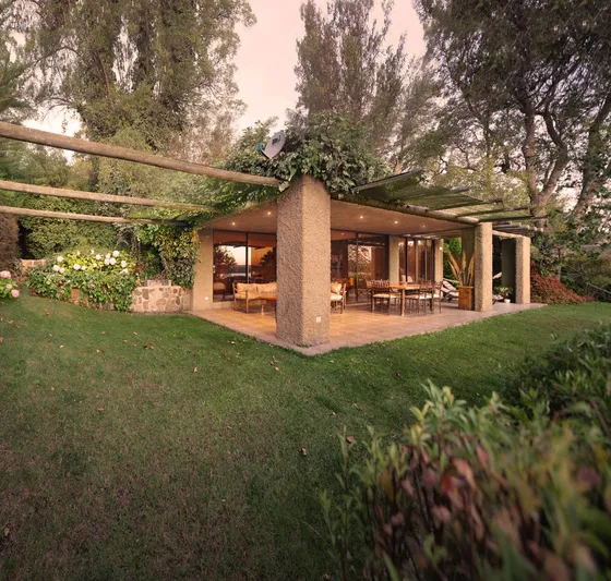 Casa En Rapel: Arquitectura Que Se Funde Con La Naturaleza