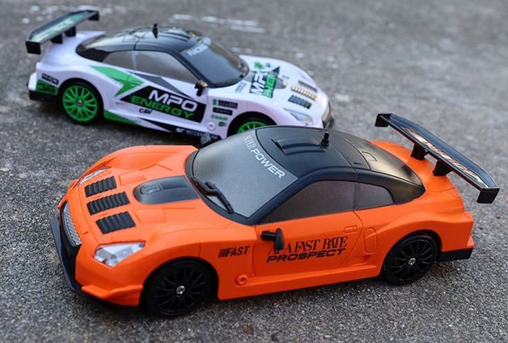WLtoys Skyline Gtr R35 Drift Rc Carrinho Controle Remoto 4×4+aces Cor Branco