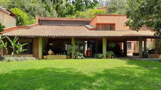 Vendemos Hermosa Quinta En La Urb. Cerro Verde, Calle Cerrada. - Ver Video - Xavijennyinmuebles