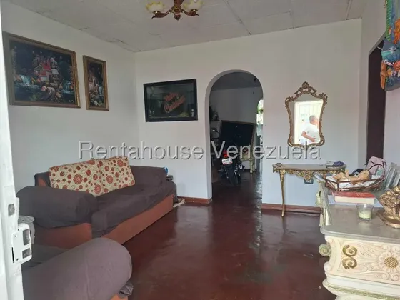 Venta Casa Con Terreno Propio De 302,90 M2 Con Amplio Patio Y Estacionamiento En Barrio Unión Barquisimeto,lara Asesor Inmobiliario Lcda. Luisana Aponte