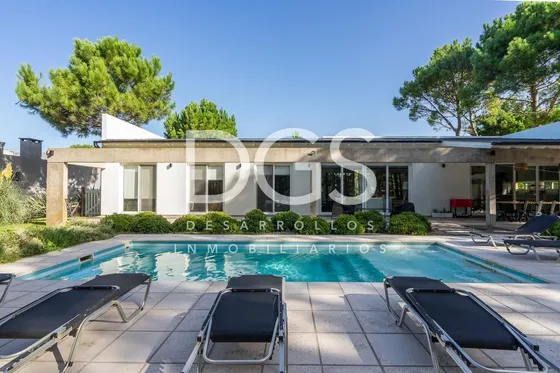 Casa De 4 Ambientes En Venta En La Herradura Pinamar