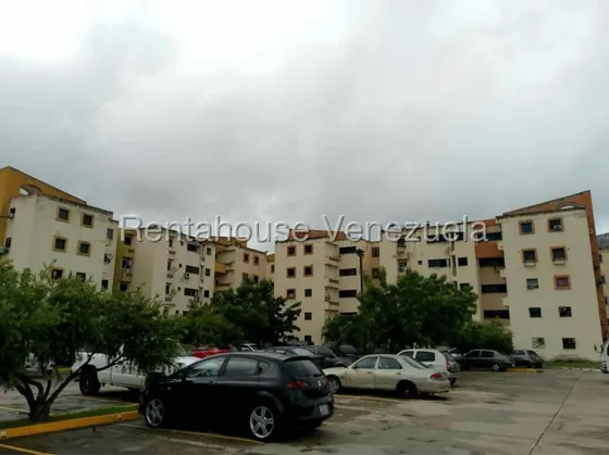 Apartamento En Venta Paraparal Los Guayos  Mls 25-24703 LG