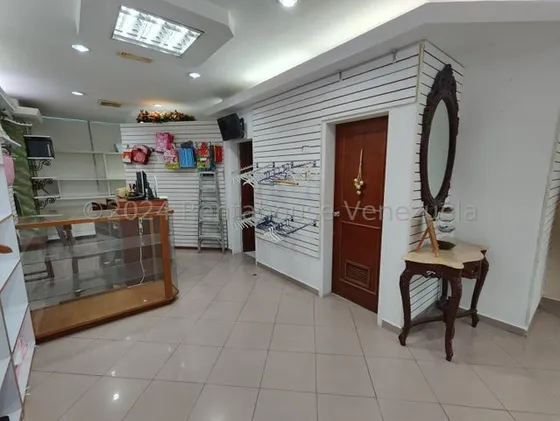 Local En Alquiler Barquisimeto Zona Este Gisselle Lobo Alquila Excelente Local En Centro Comercial Con Ubicacion Privilegada Al Este De Barquisimeto 61 Metros 2 Baños Y Aire Acondicionado 2 5 1 7 2 7