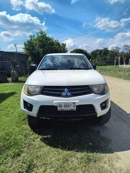 Mitsubishi L200 2.4 Cabina Doble 4x2 Mt
