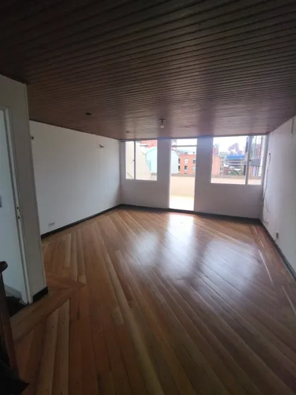 Apartamento Con Terraza 3 Hab Y 2 Baños Parqueadero Priv.