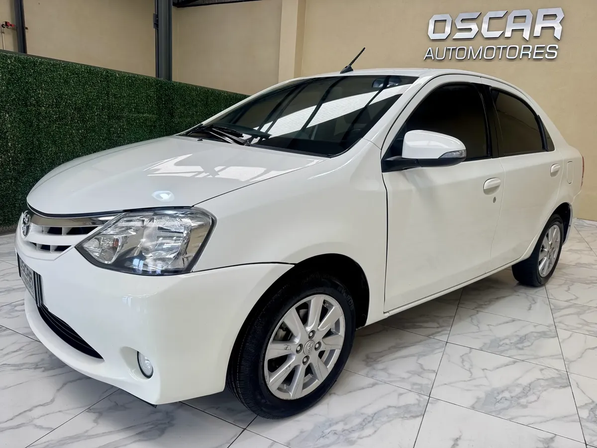 Toyota Etios 1.5 Sedan Xls Mt Oscar Automotores
