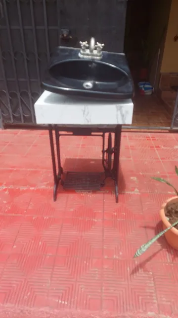 Antigüedad Hierro Forjado Lavatorio Elegante. 