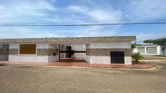 Casa Quinta En La Urb. Santa Isabel. Zona Oeste