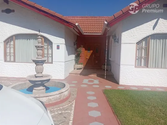 Venta De Exclusiva Y Amplia Casa 4 Dorm 4 Baños , En Nogales