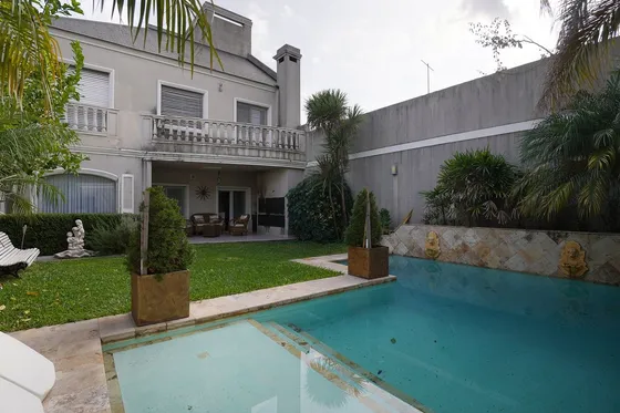 Venta Casa Avellaneda Con Parque Pileta Garage