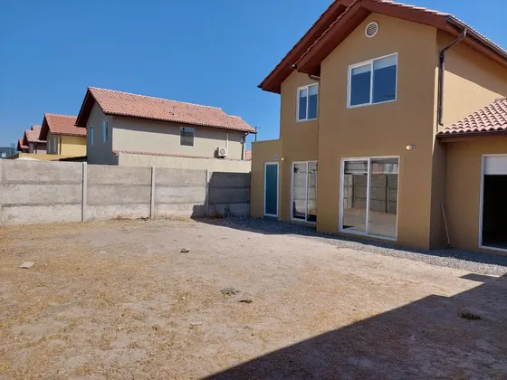 Propiedad 3h 3 B Dentro De Condominio