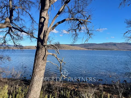 Hermoso Sitio A Orilla De Lago