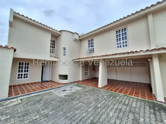 Norma Piña Rah Vende Espectacular Towmhouse, Acabados De Primera, Excelente Distribución Y Ubicación, En Villas El Encanto, Naguanagua. Cod. 26-3114 *** Solo Clientes Directos ***