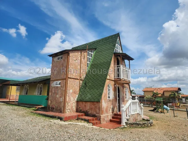 Maritza Lucena Vende Hermosa Casa Granja En Intercomunal Barquisimeto-duaca, Cerca A Hiper Lider, Cómodo Chalet, Ático, Pozo De Agua, Ideal Para Cualquier Proyecto, Controlado Con Portón Eléctrico.