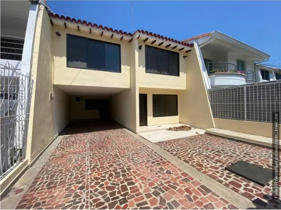 Se Vende Casa De Cuatro  Habitaciones Jardin Santa Marta  F.v