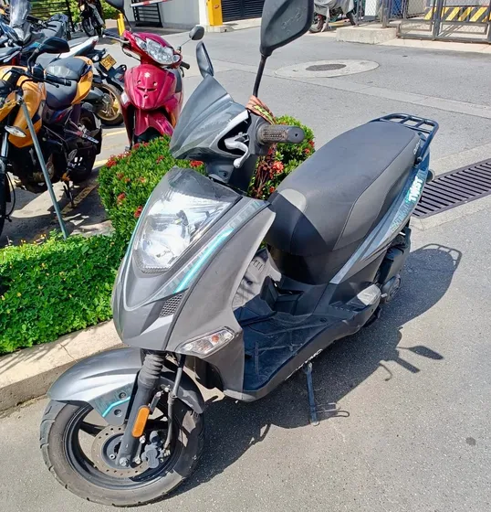 Es Una Moto Marca Kymco - Twist Modelo 2019 Es C 125