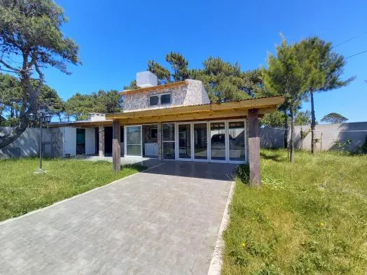 Casa En Venta - 3 Dormitorios 2 Baños 3 Cocheras - 180mts2 - Nueva Atlantis