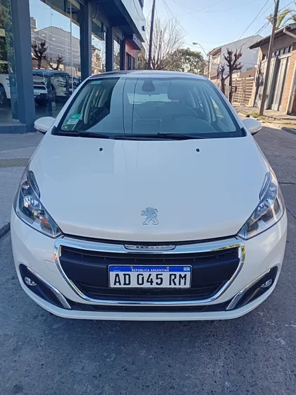Peugeot 208 1.6 Feline