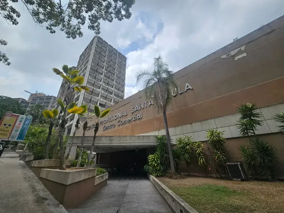 Se Alquilan Dos Cubículos Odontológicos Con Su Unidad, Ubicados En El Centro Profesional Santa Paula. Mr