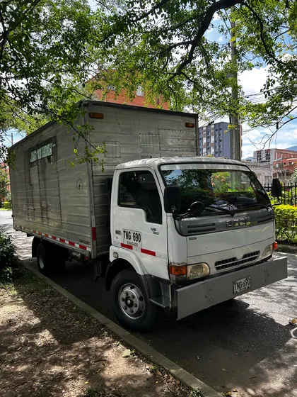 Camion Furgon Blanco Dong Feng 2008