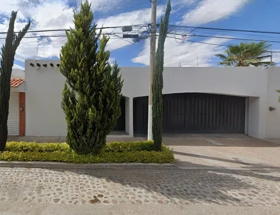 Casa De Adjudicación Bancaria En Venta Ubicada En Aguascalientes. Cmr.