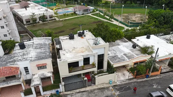 Casa En Venta De 4 Habitaciones En Residencial Cerrado Altos De Arroyo Hondo, Villa Claudia 