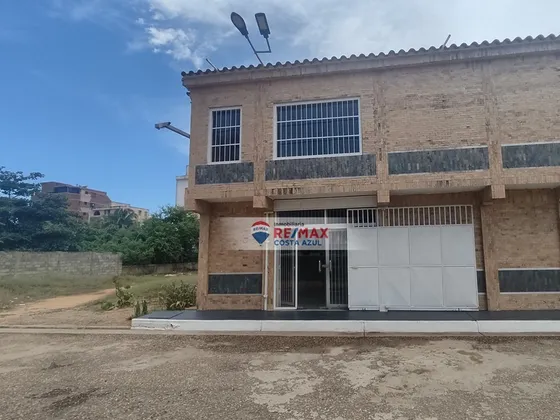 Remax Alquila Local Comercial En Tucacas De Dos Niveles Con Excelente Ubicación