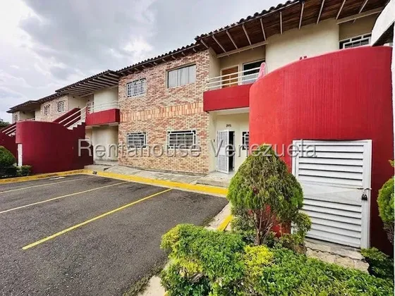 Se Vende Acogedor En Planta Baja, Conjunto Privado Próximo A La Av Intercomunal Turmero, 2 P/e, Pozo Propio Vigilancia