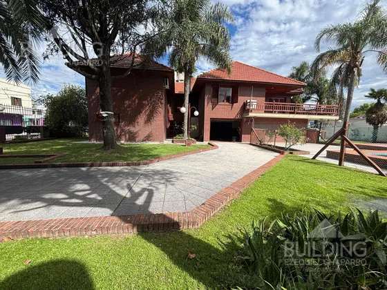 Casa En  Ringuelet Sobre 3 Lotes