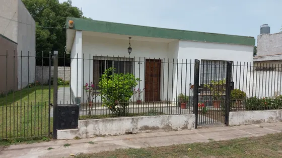 Venta En Glew Casa 4 Ambientes Con Jardín