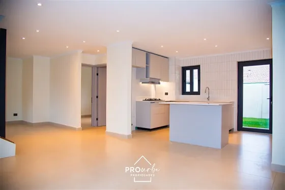 Casa Nuva En Venta De 3 Dorm. En Las Condes