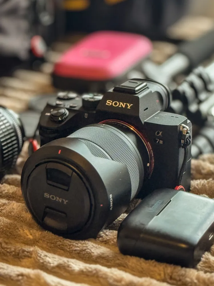 Sony Alpha 7 III Kit ILCE-7M3K sem espelho cor preto