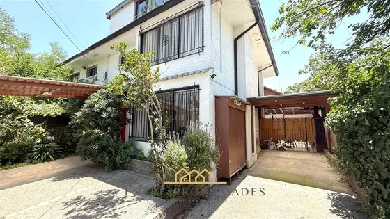 Casa En Venta De 4 Dorm. En Las Condes