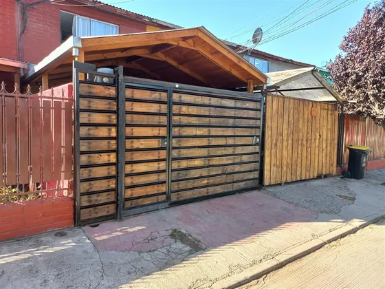 Casa En Venta De 3 Dorm. En Maipú