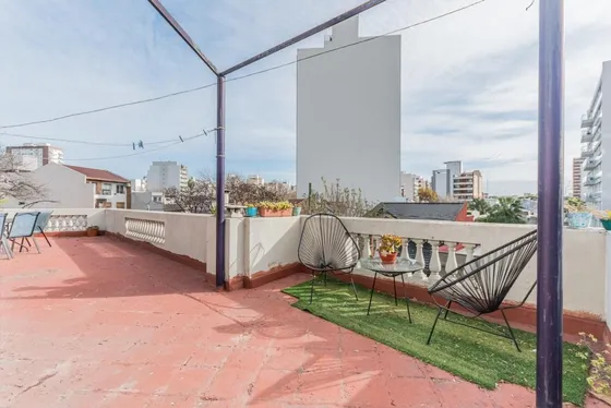 Venta - Casa - 5 Ambientes - Terraza - Patio - Cochera - Local - Parrilla - Villa Luro - Permuta