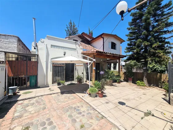 Casa En Venta En Ñuñoa - 2 Casas En Una