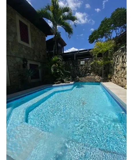Vendo Casa 604m2 5h+2s/7b/6p Colinas De Tamanaco 3573