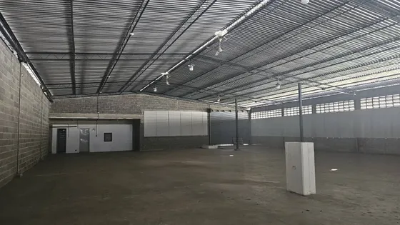 Galpon - Edificio Industrial - Zona Ind Del Este (902,67m²)